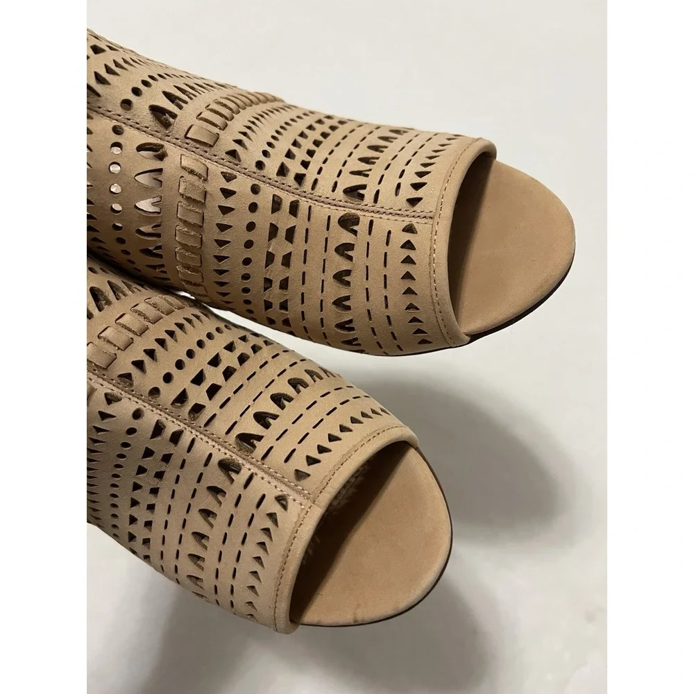 Vince Camuto Perforated Suede Tan Sandals Open Toe Boho Western Zip Booties 7.5‎